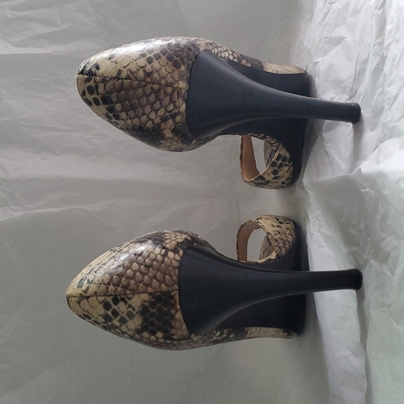Open Toe Pumps-Neutral Snake Skin Print - Picture 6 of 6